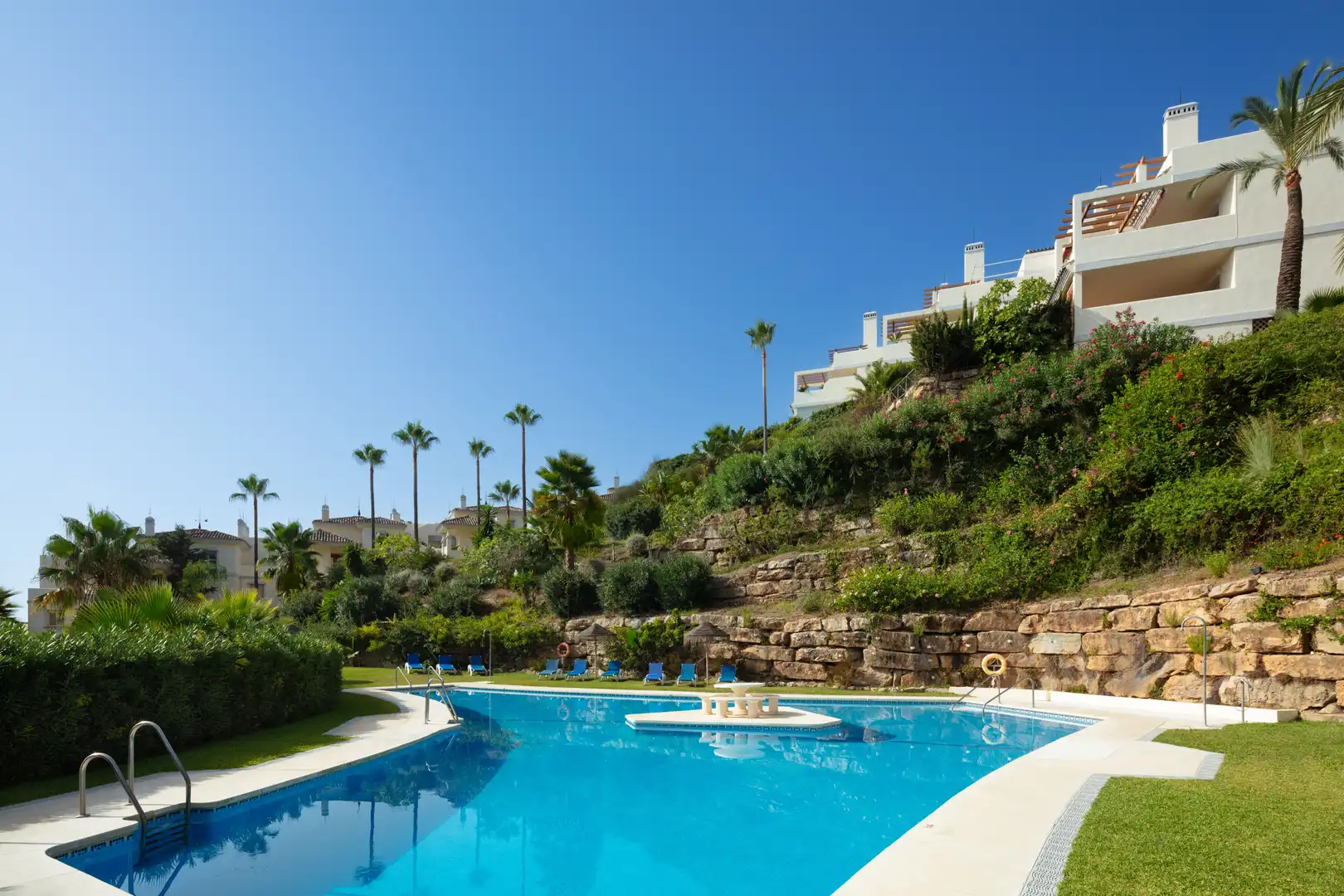 Penthouse with terrace for sale in Nueva Andalucía, imagen 2