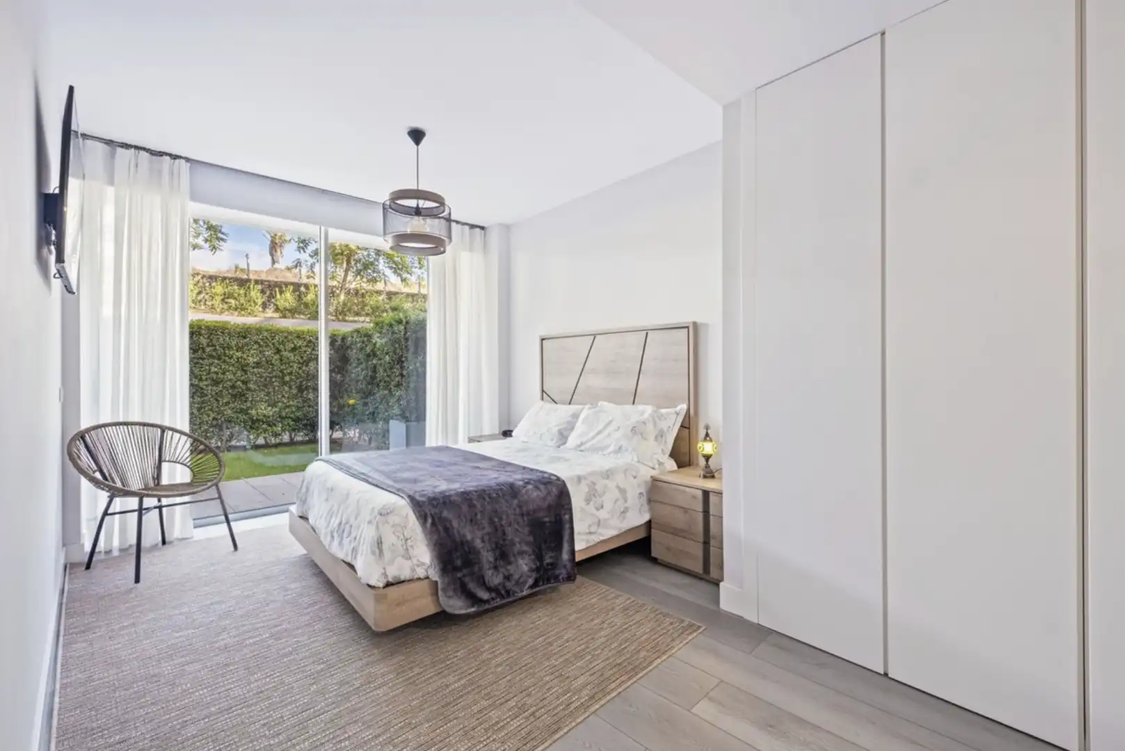 Dormitori de Apartament en venda en Estepona amb Aire condicionat, Jardí privat i Terrassa