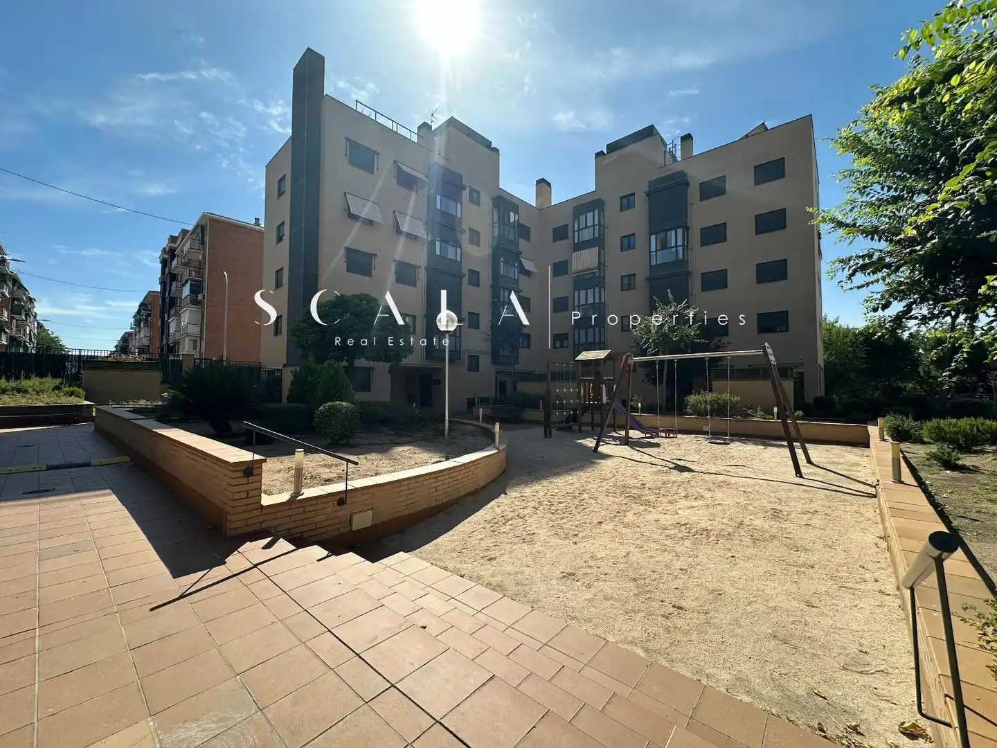 Außenansicht von Wohnung zur Miete in Madrid mit Klimaanlage, Heizung und Parkett