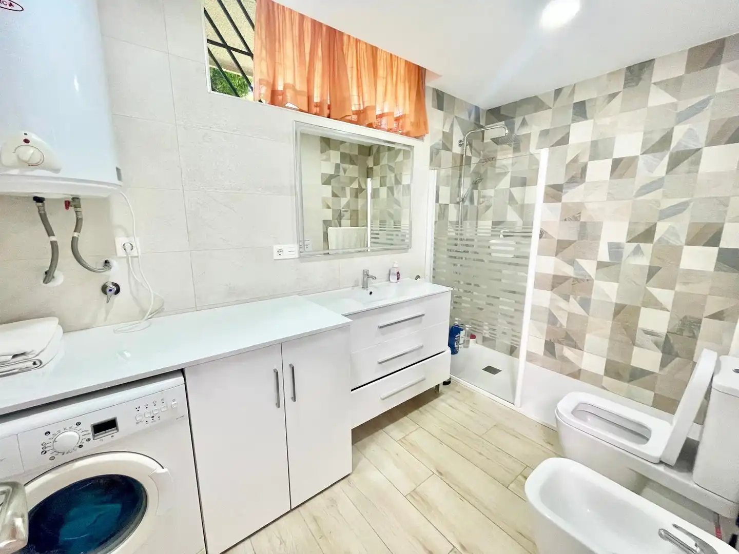 Badezimmer von Erdgeschoss zum Verkauf in Salobreña mit Möbliert und Gemeinschaftspool