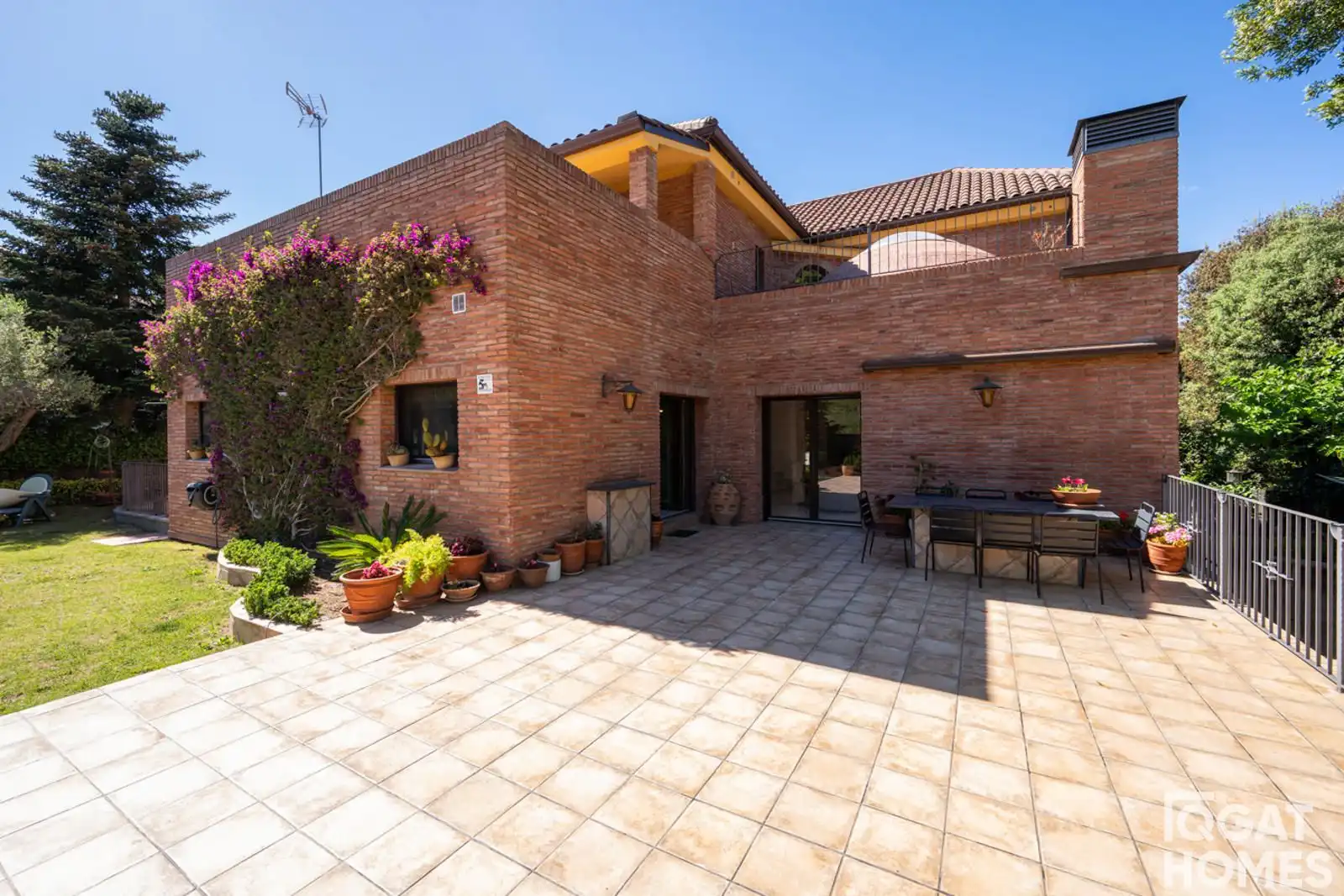 Vista exterior de Casa o chalet de alquiler en Sant Cugat del Vallès con Aire acondicionado, Calefacción y Jardín privado