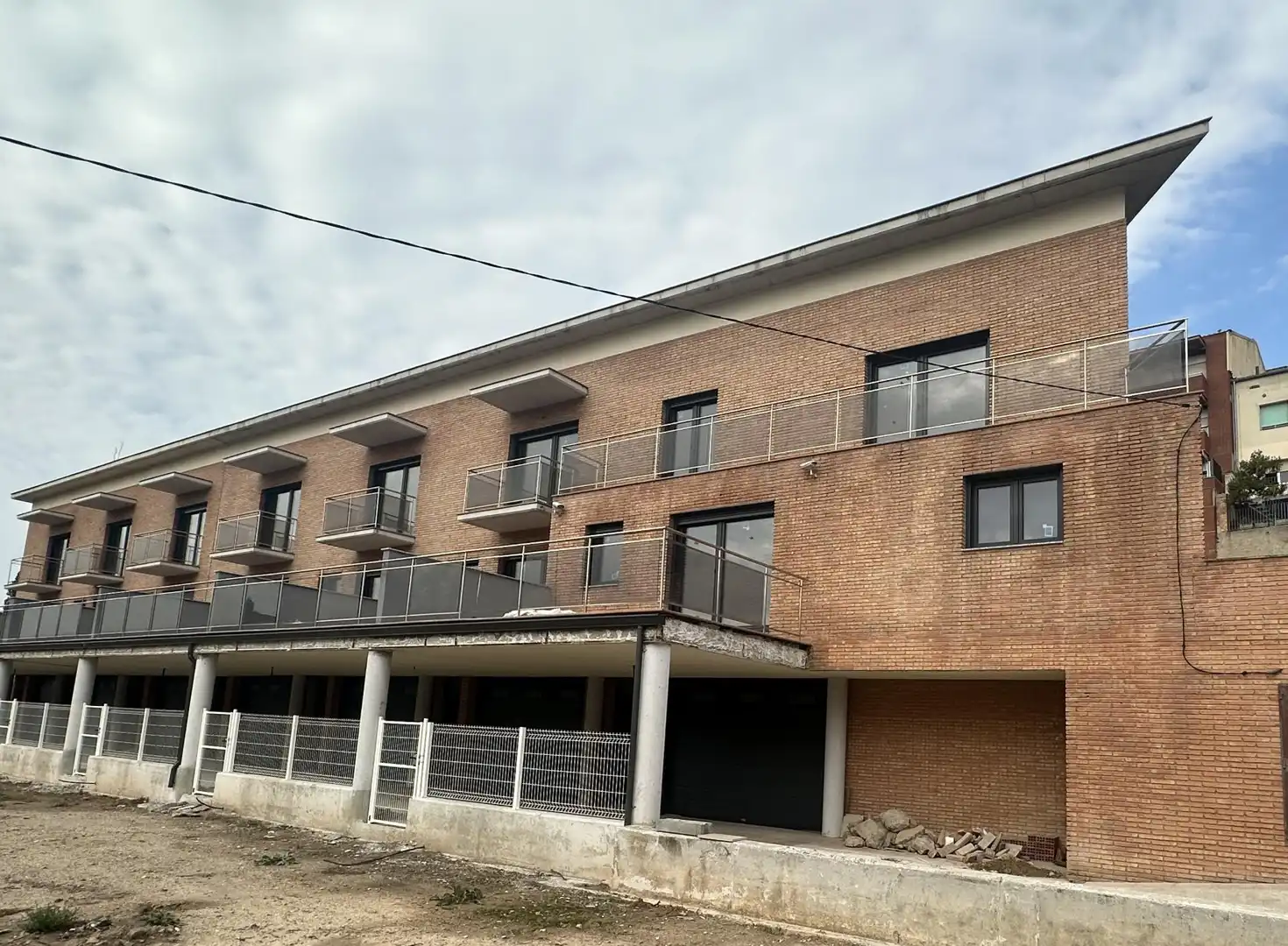 Vista exterior de Casa adosada en venda en Cervera amb Calefacció i Terrassa