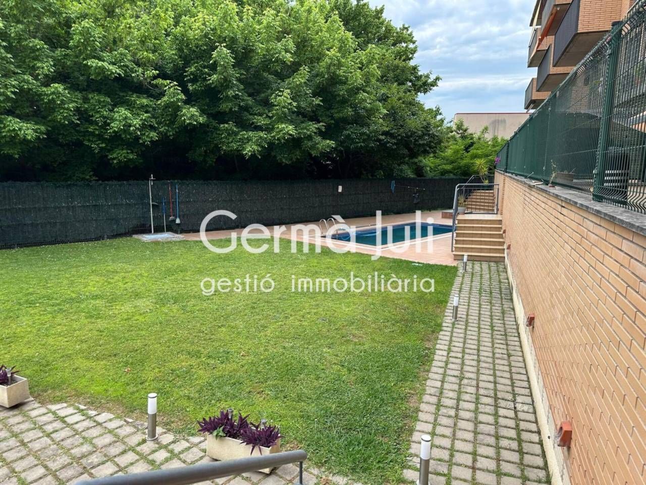 Swimming pool of Flat for sale in Girona Capital  with Heating, Terrace and Community pool