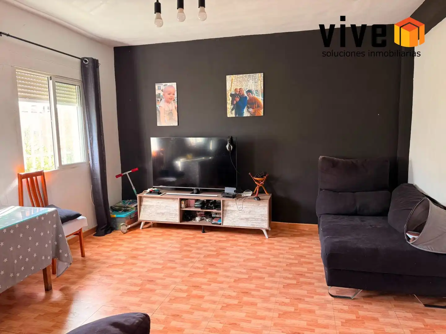 Living room of Flat for sale in Sevilla  with Air Conditioner and Storage room