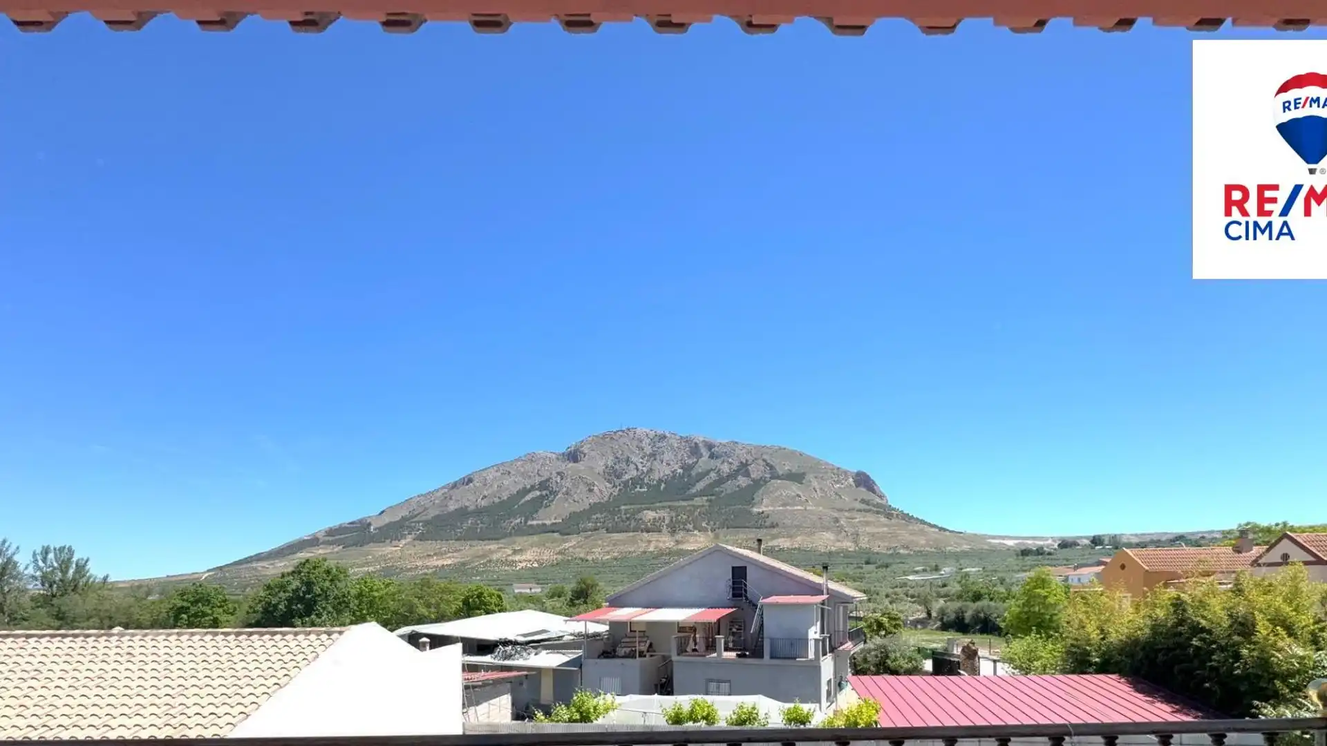 Vista exterior de Casa adosada en venta en Zújar con Terraza
