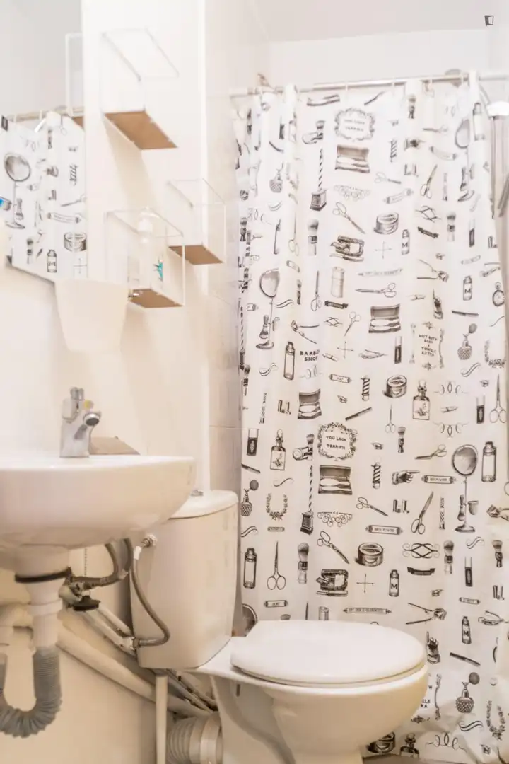 Bany de Apartament per a compartir en Barcelona amb Moblat, Forn i Rentadora
