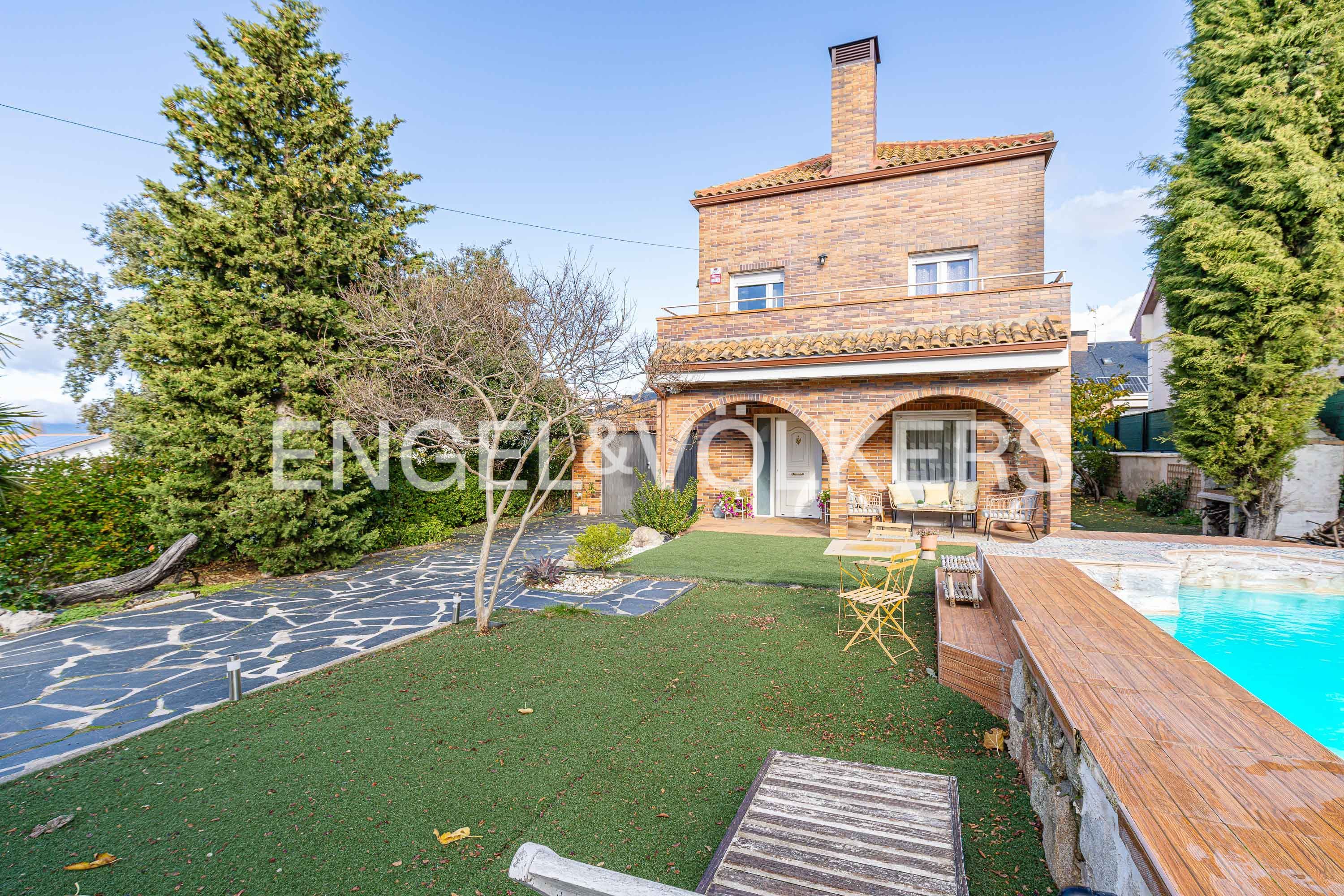 Vista exterior de Casa o chalet en venta en Collado Villalba con Calefacción, Jardín privado y Terraza