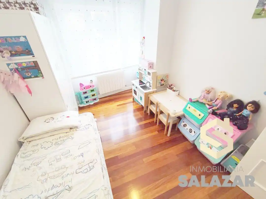 Bedroom of Flat for sale in Bilbao   with Heating, Storage room and Balcony