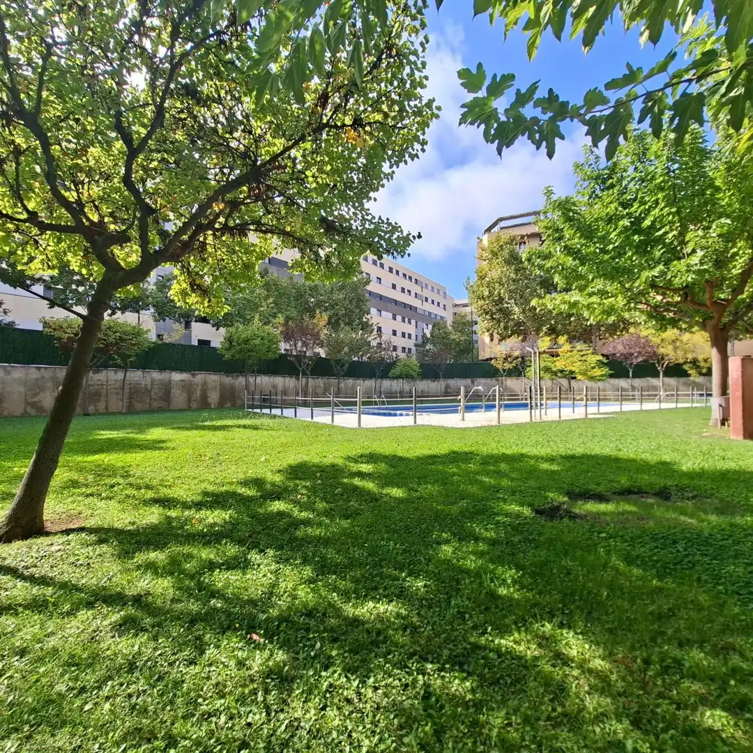 Piscina de Pis en venda en Zaragoza amb Terrassa, Traster i Piscina