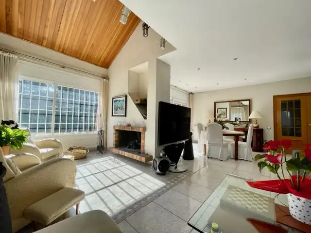 Sala de estar de Casa o chalet en venta en Cerdanyola del Vallès con Aire acondicionado, Calefacción y Jardín privado