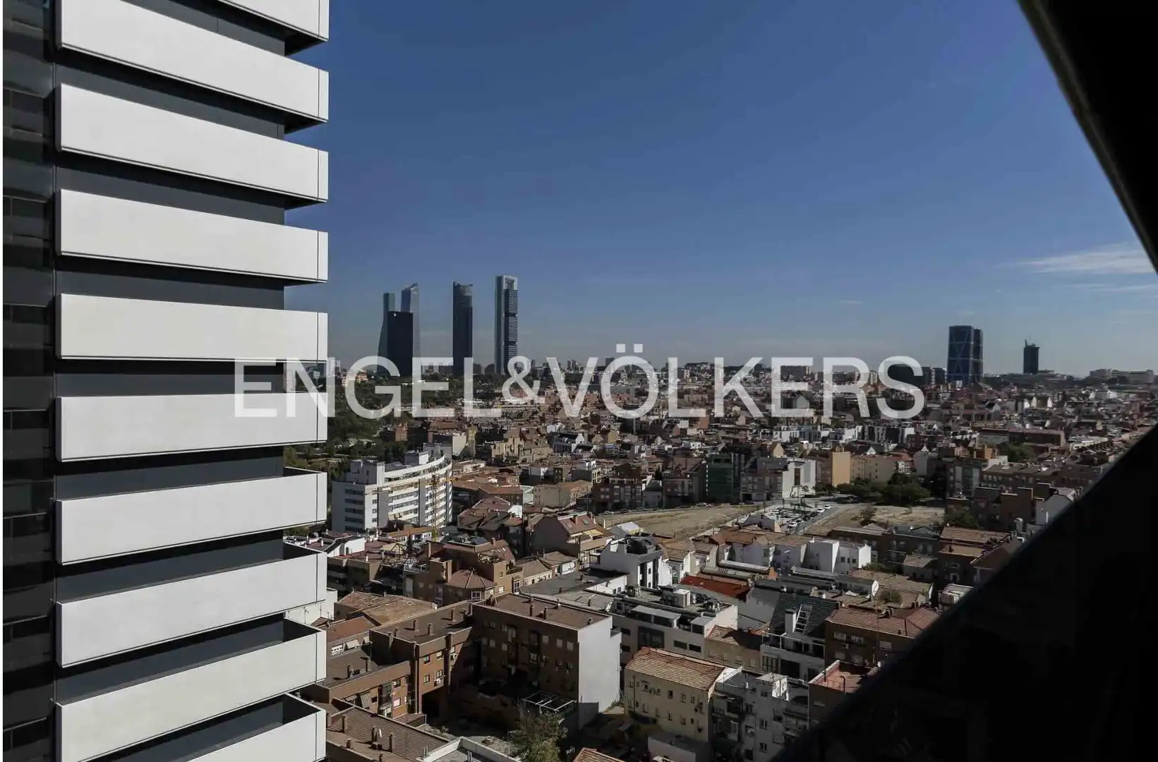 Vista exterior de Pis en venda en Madrid amb Aire condicionat, Calefacció i Terrassa