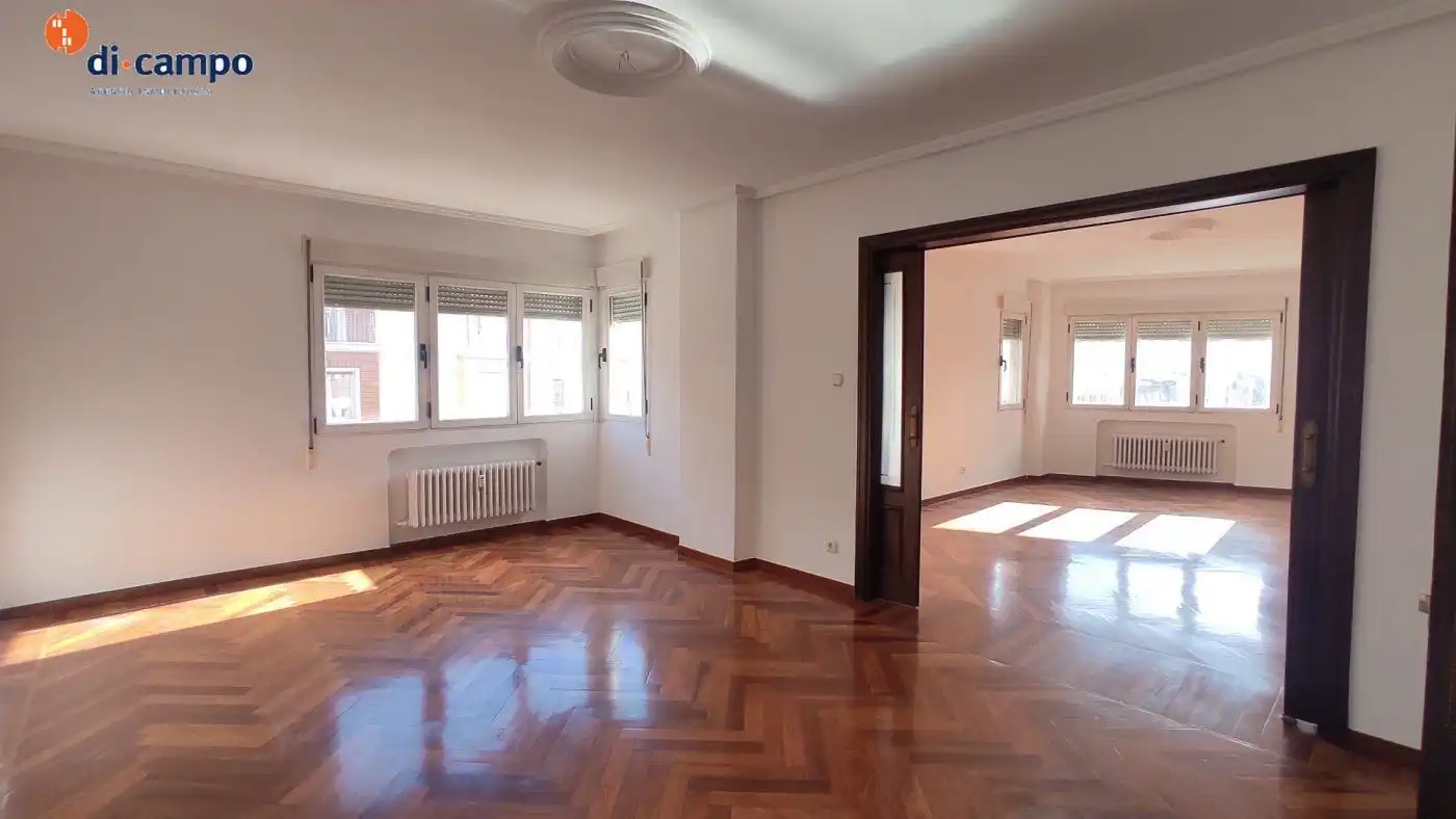 Living room of Flat for sale in Valladolid Capital  with Parquet flooring