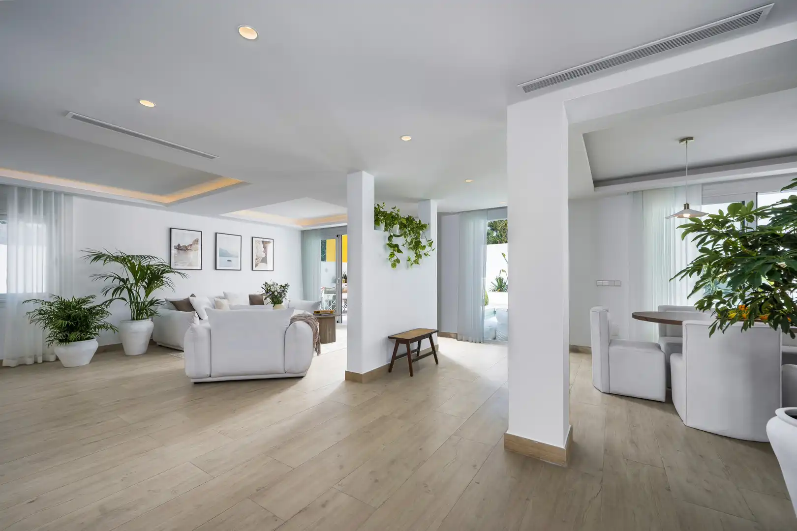 Sala de estar de Casa o chalet en venta en Marbella con Aire acondicionado, Jardín privado y Terraza