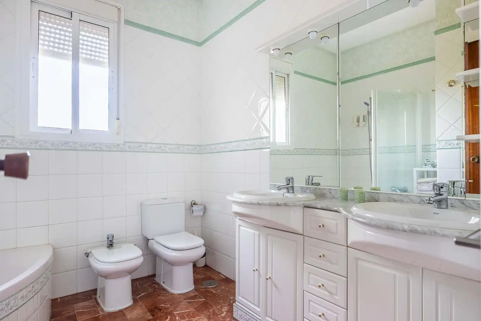 Baño de Finca rústica en venta en Sanlúcar la Mayor con Calefacción, Jardín privado y Terraza