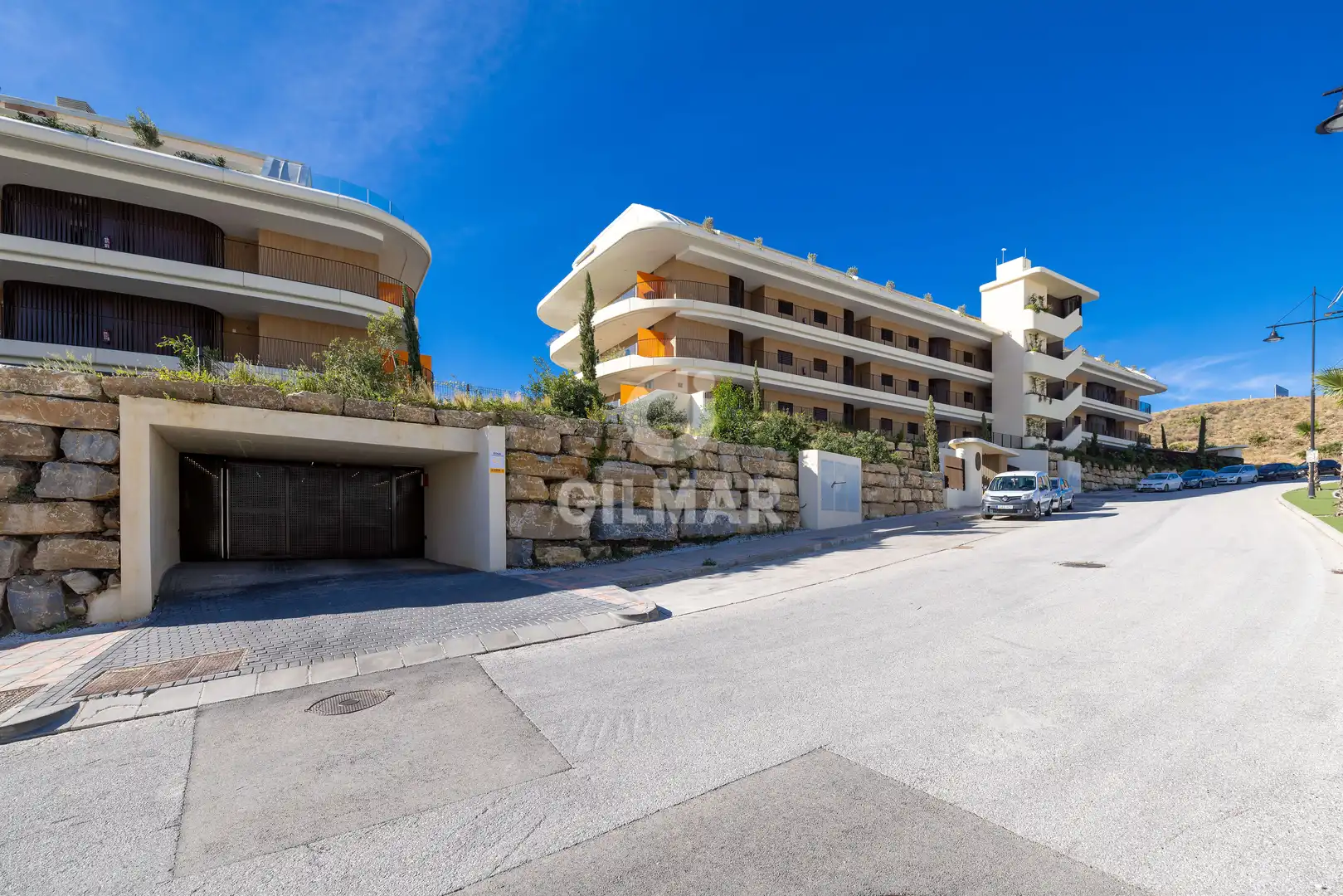 Außenansicht von Wohnungen zum Verkauf in Fuengirola mit Heizung, Privatgarten und Abstellraum