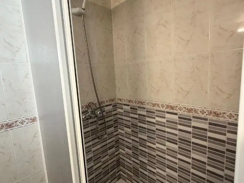 Bathroom of Flat for share in Nueva Andalucía