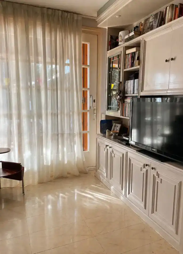 Sala d'estar de Casa adosada en venda en Cabrils amb Aire condicionat i Piscina