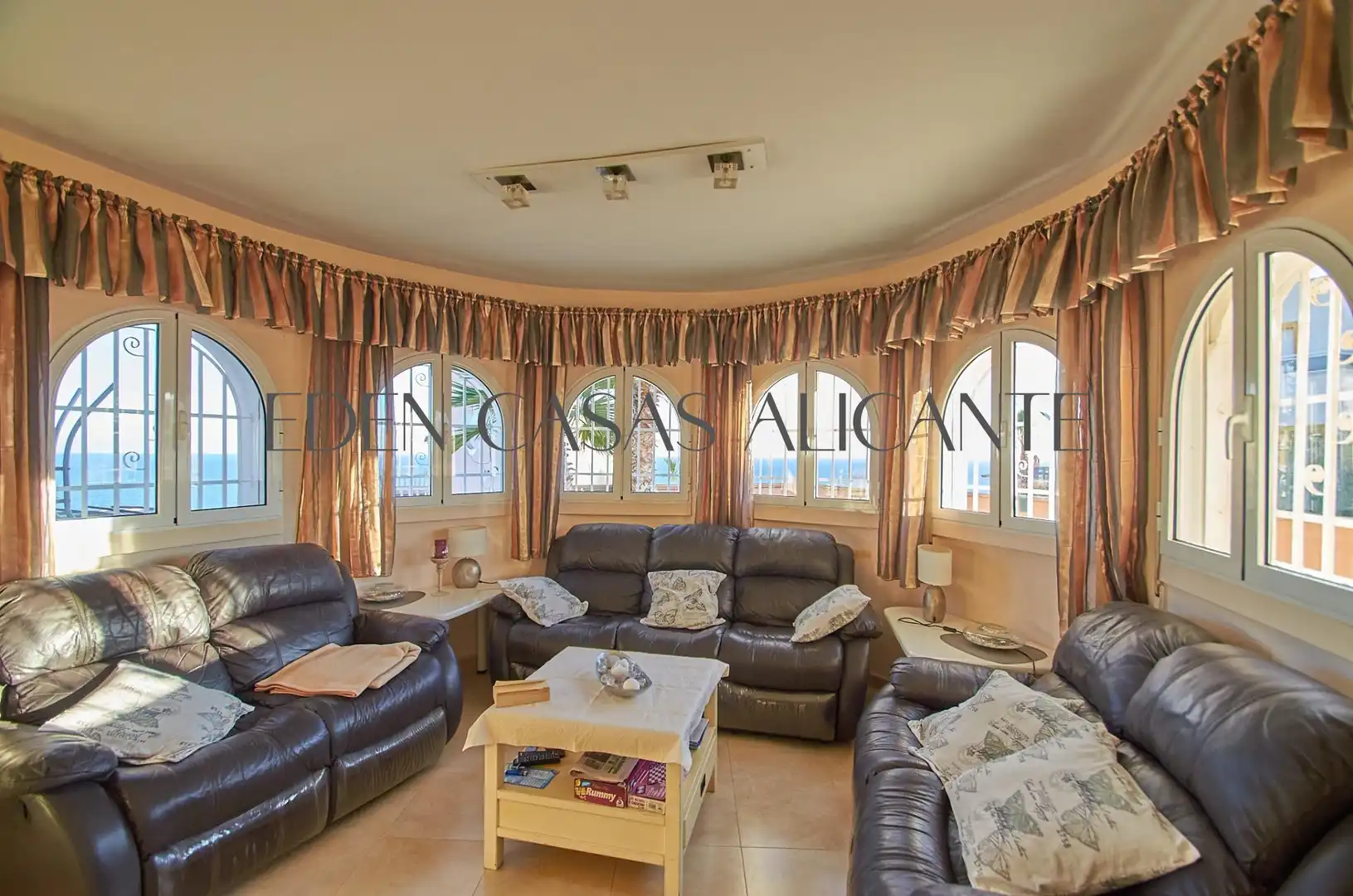 Sala de estar de Casa o chalet en venta en Villajoyosa / La Vila Joiosa con Aire acondicionado, Jardín privado y Terraza