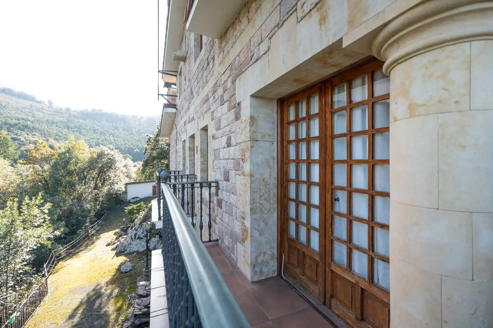 Vista exterior de Casa o xalet en venda en Villaescusa (Cantabria) amb Calefacció, Jardí privat i Terrassa