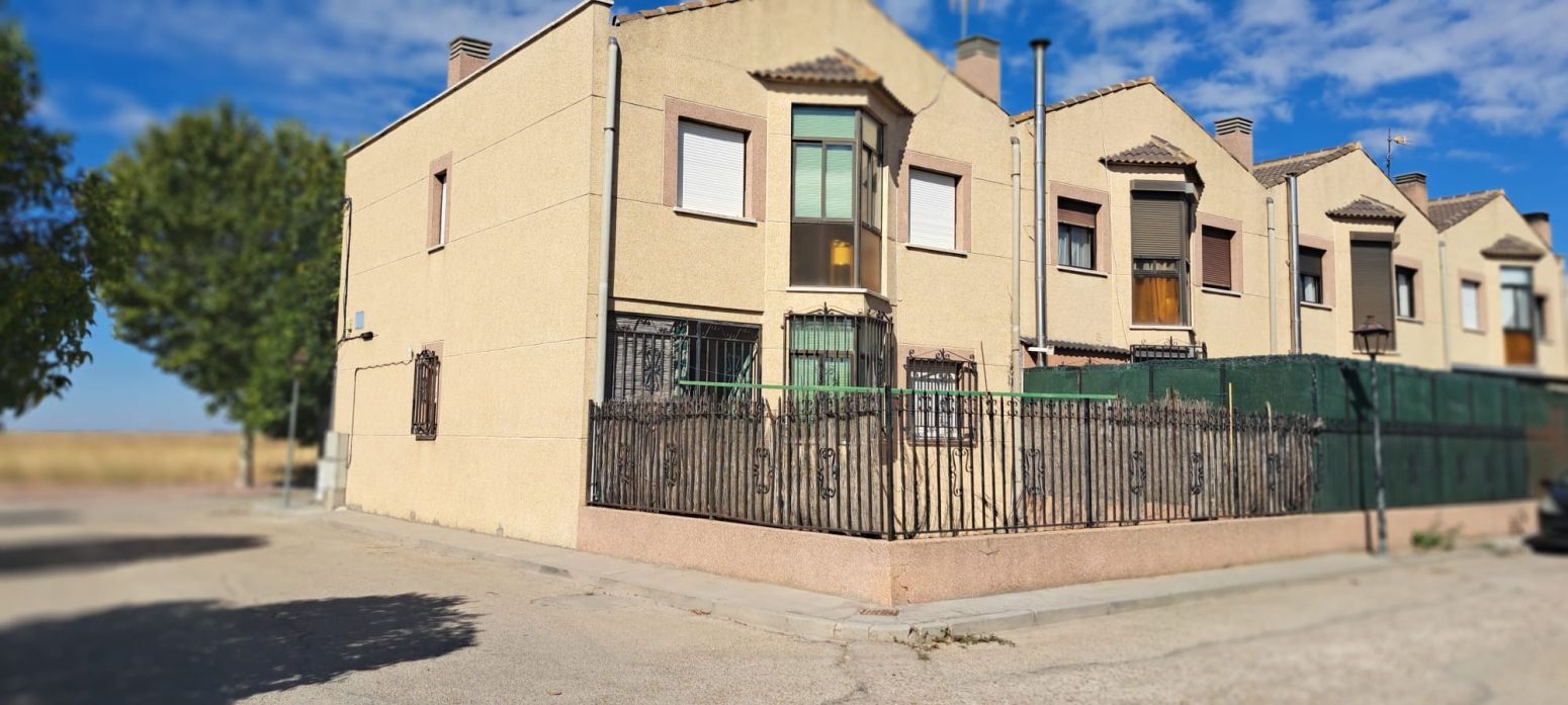 Vista exterior de Casa o chalet en venta en Yepes con Jardín privado