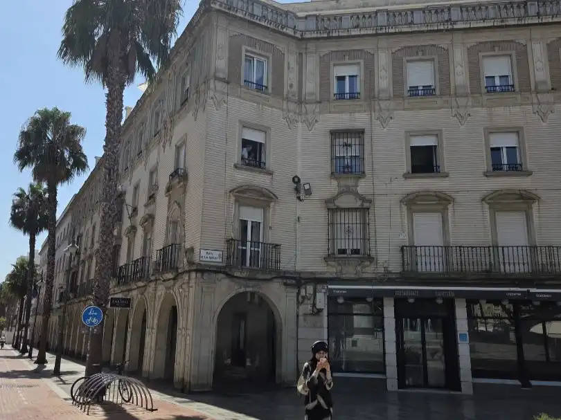 Vista exterior de Oficina de lloguer en Huelva