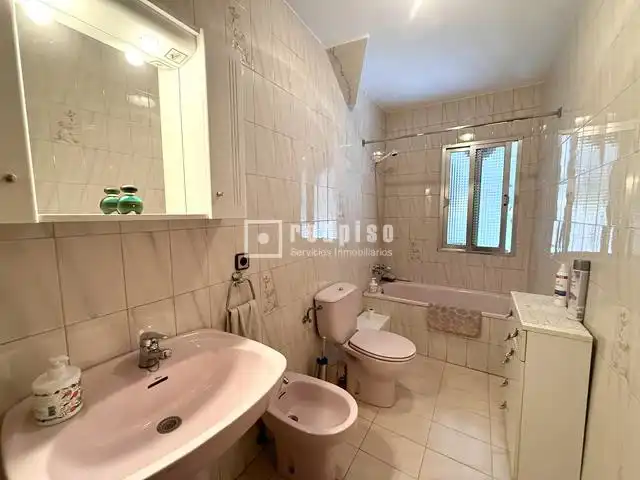 Baño de Piso en venta en Madrid con Jardín privado, Parquet y Piscina