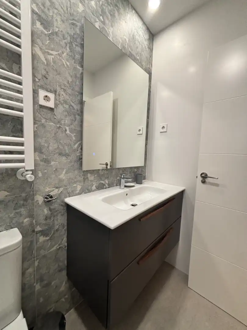 Bathroom of Flat for rent in Madrid  with Air Conditioner, Heating and Furnished
