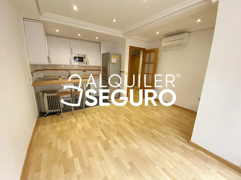 Bedroom of Flat for rent in Madrid  with Air Conditioner and Heating