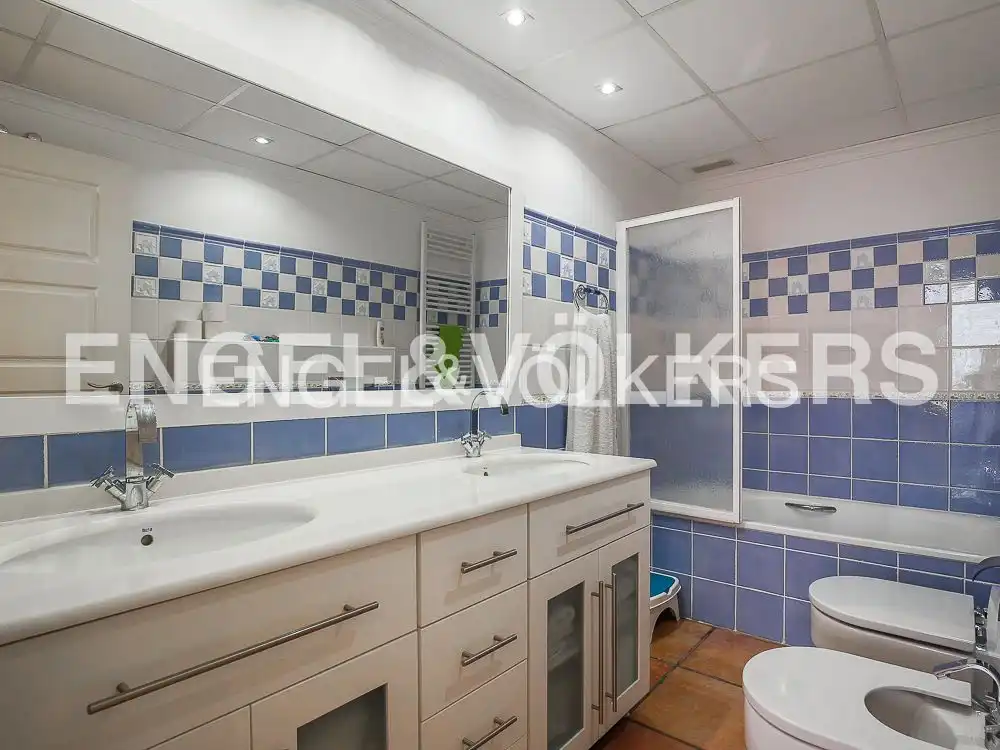 Bathroom of Houses for rent in Torrent  with Air Conditioner, Heating and Private garden