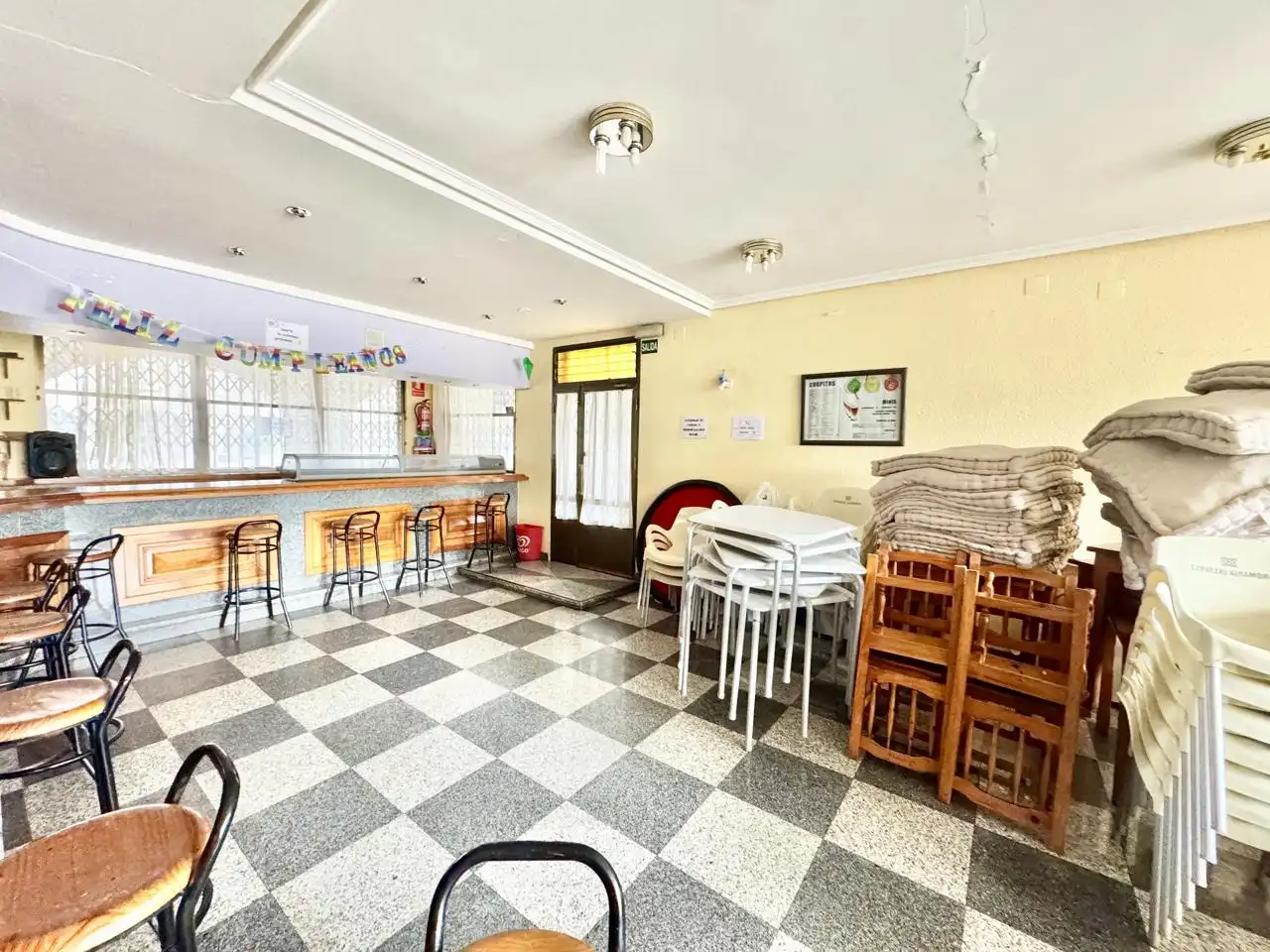Local en venta en Maello con Aire acondicionado