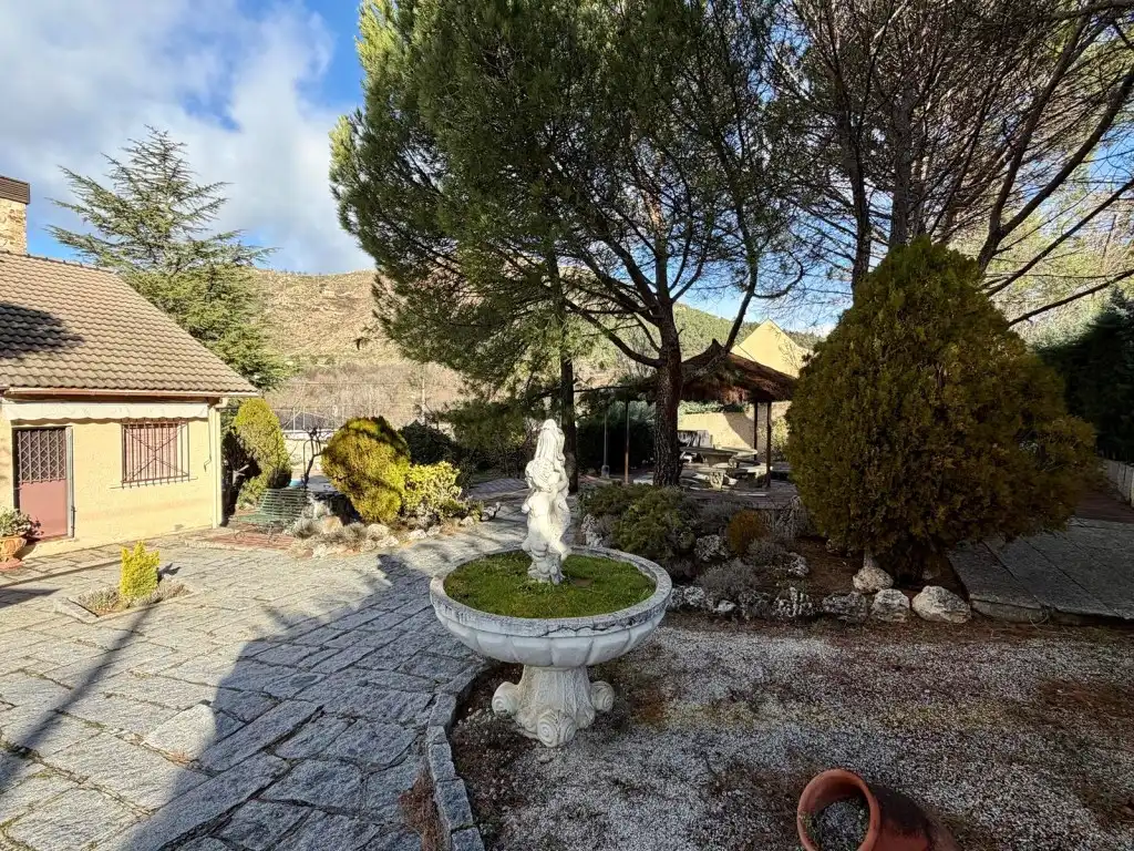 Houses for sale in Collado Mediano