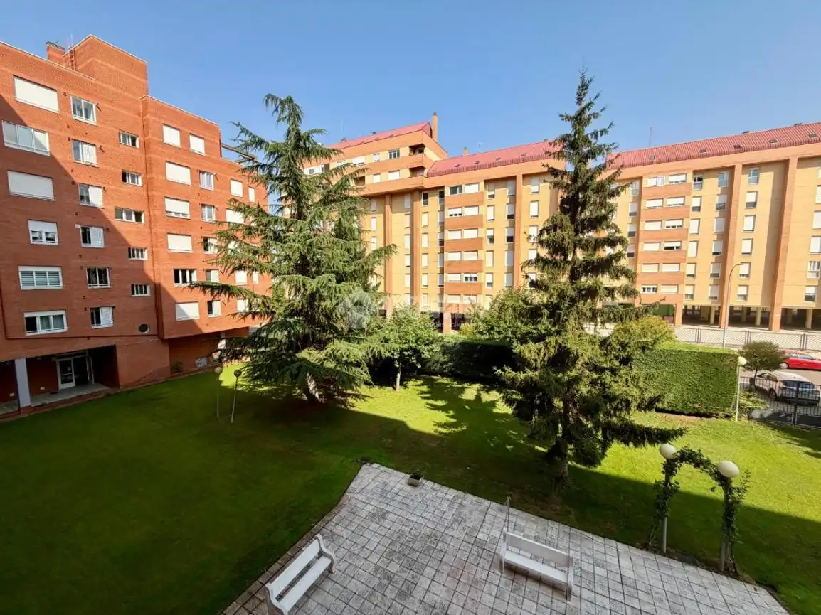 Pis amb piscina en venda a C. Teresa Monje, imagen 15