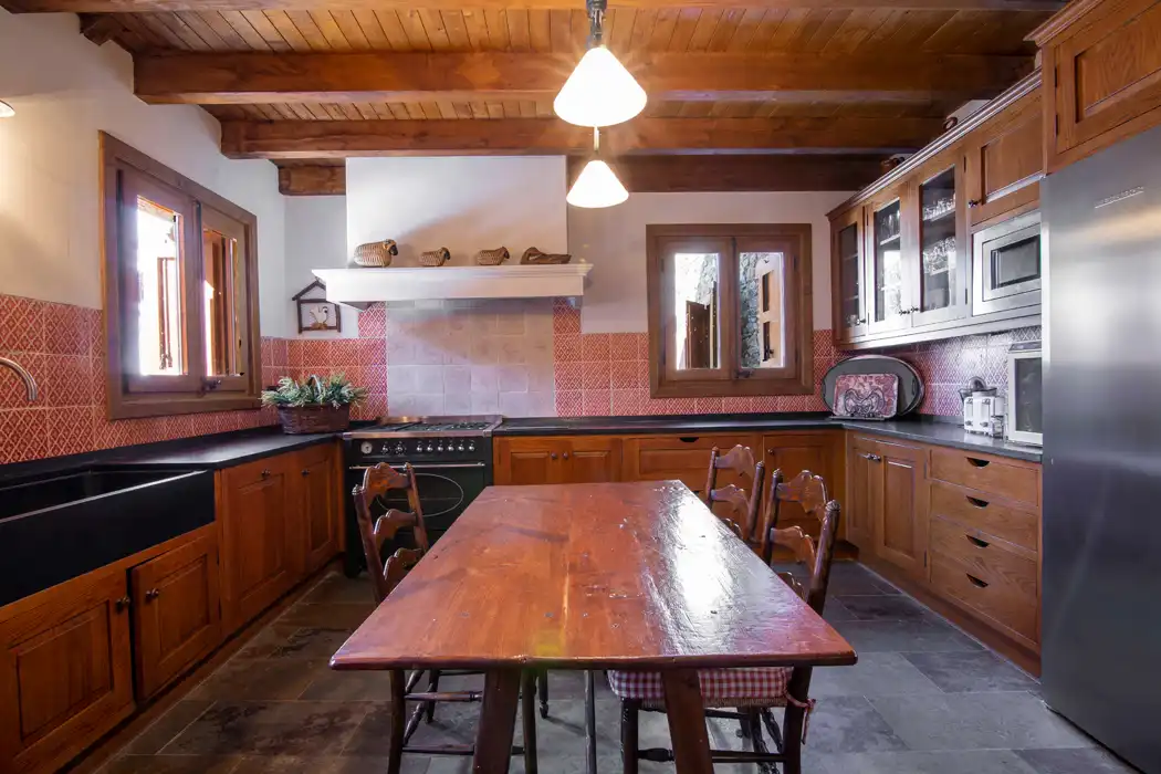 Cuina de Casa o xalet en venda en Naut Aran amb Calefacció, Jardí privat i Parquet
