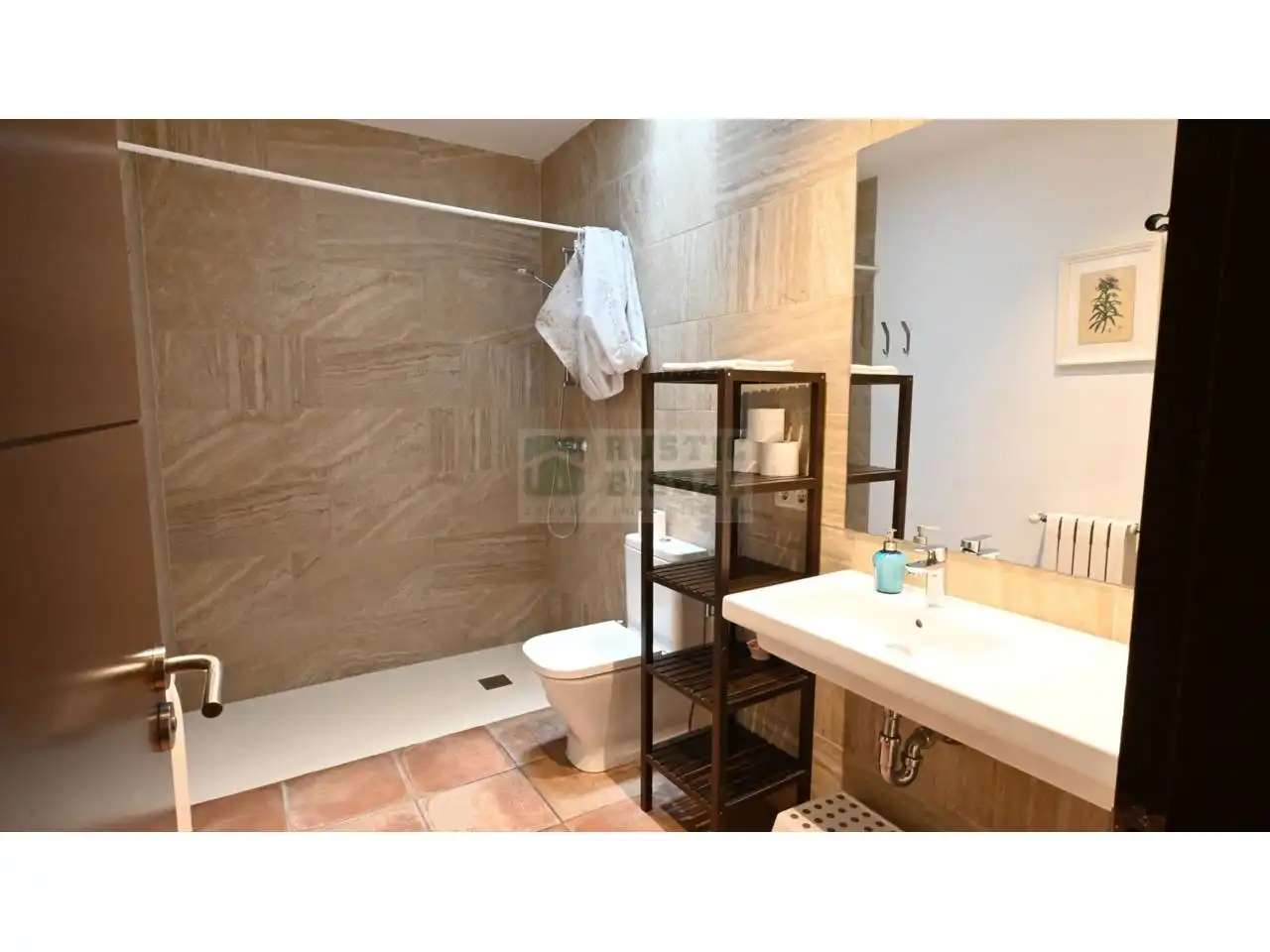 Badezimmer von Country house zur Miete in Vilademuls mit Klimaanlage, Heizung und Privatgarten
