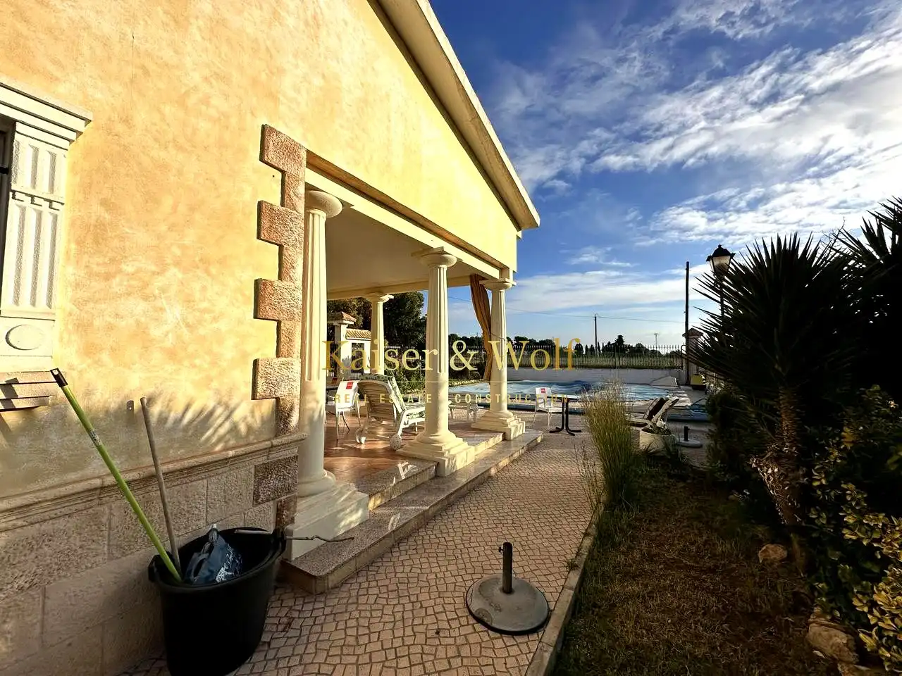 Vista exterior de Casa o xalet en venda en Elche / Elx amb Aire condicionat, Jardí privat i Piscina