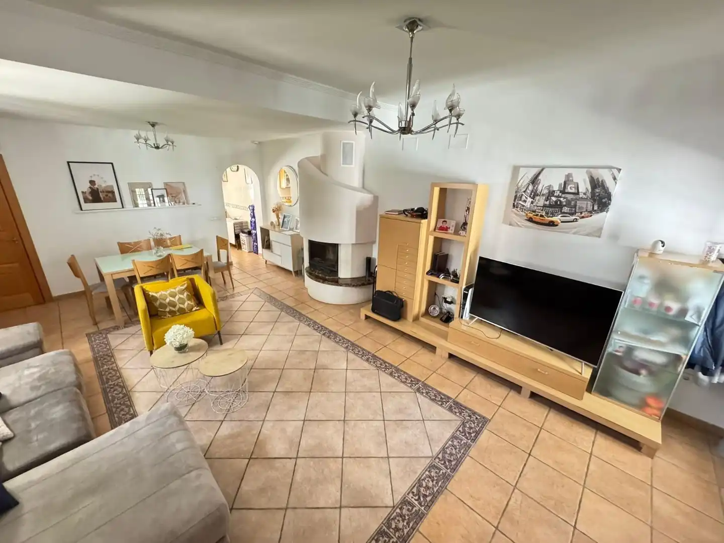 Wohnzimmer von Einfamilien-Reihenhaus zum Verkauf in Fuengirola mit Klimaanlage, Terrasse und Möbliert