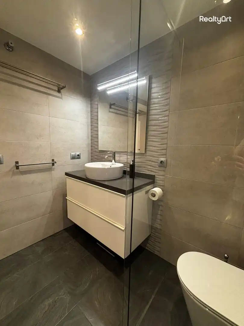 Bathroom of Flat for sale in Sevilla  with Air Conditioner, Heating and Terrace