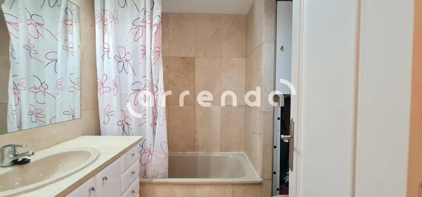 Bathroom of Study for rent in Madrid  with Air Conditioner and Furnished