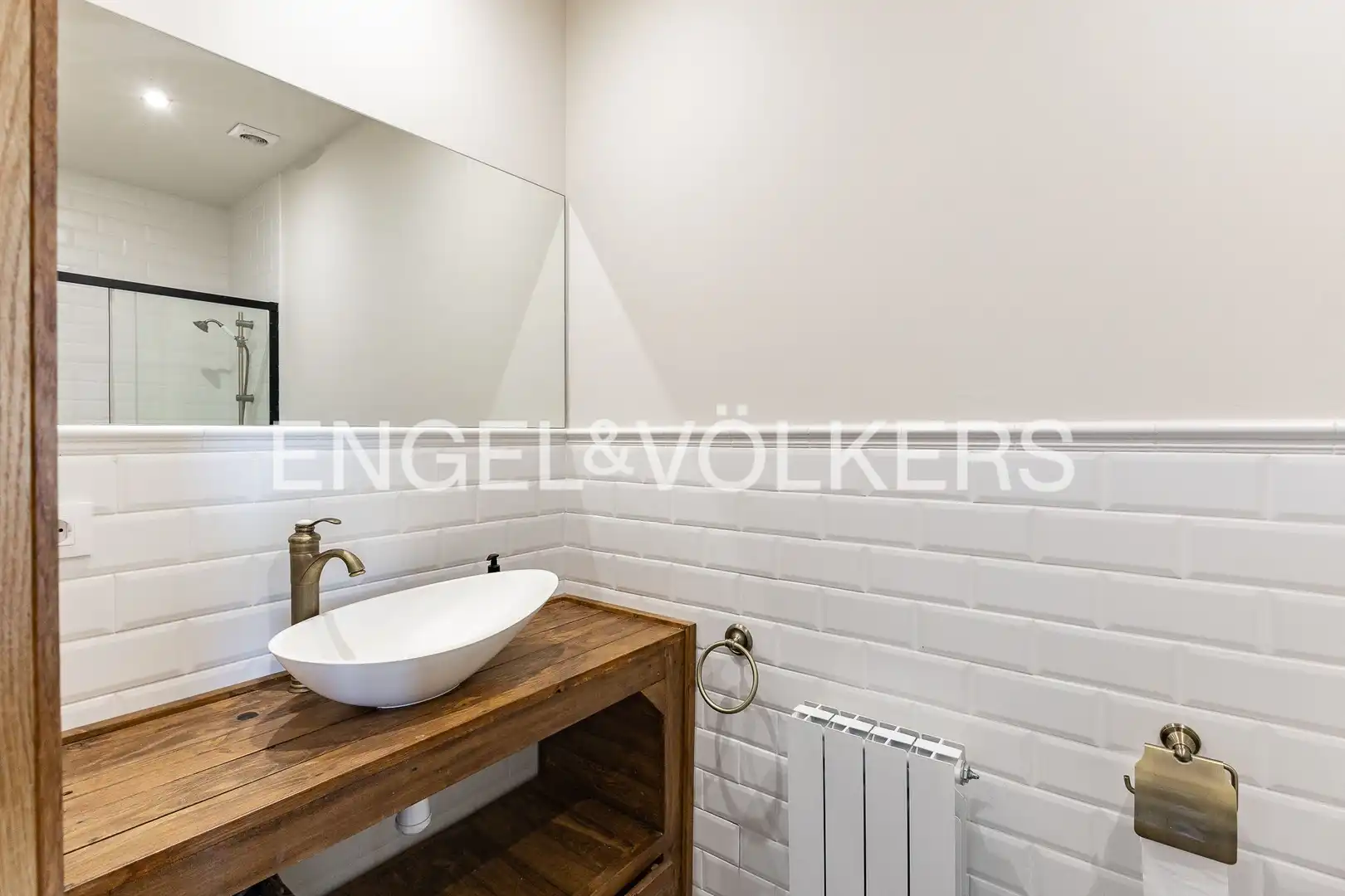 Badezimmer von Haus oder Chalet zum Verkauf in La Vall d'en Bas mit Heizung und Privatgarten