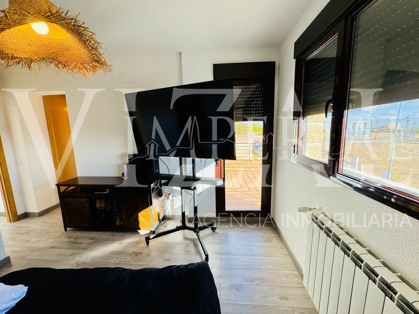 Sala d'estar de Casa adosada en venda en Noez amb Aire condicionat, Calefacció i Jardí privat