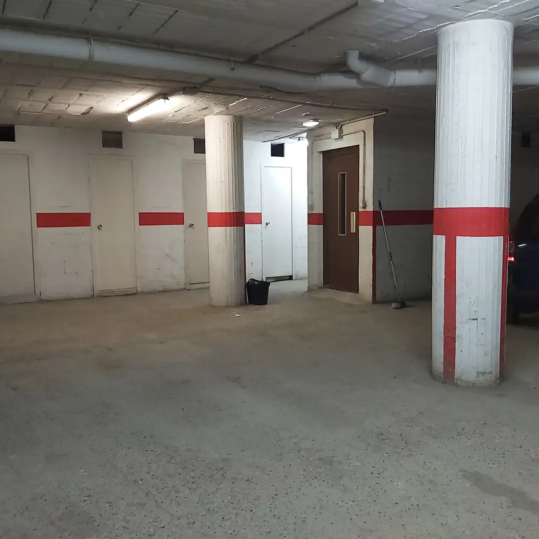 Aparcamiento con ascensor en venta en 27 de Gener, imagen 3