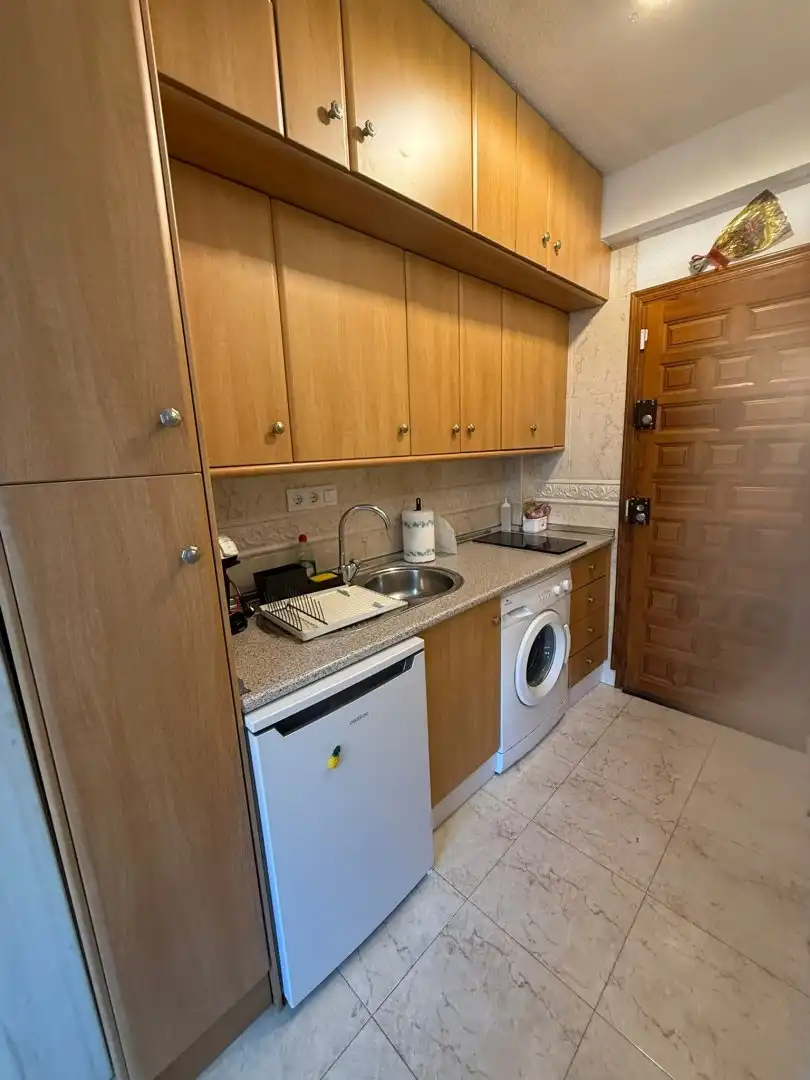 Cocina de Estudio de alquiler en Torremolinos con Aire acondicionado, Calefacción y Terraza