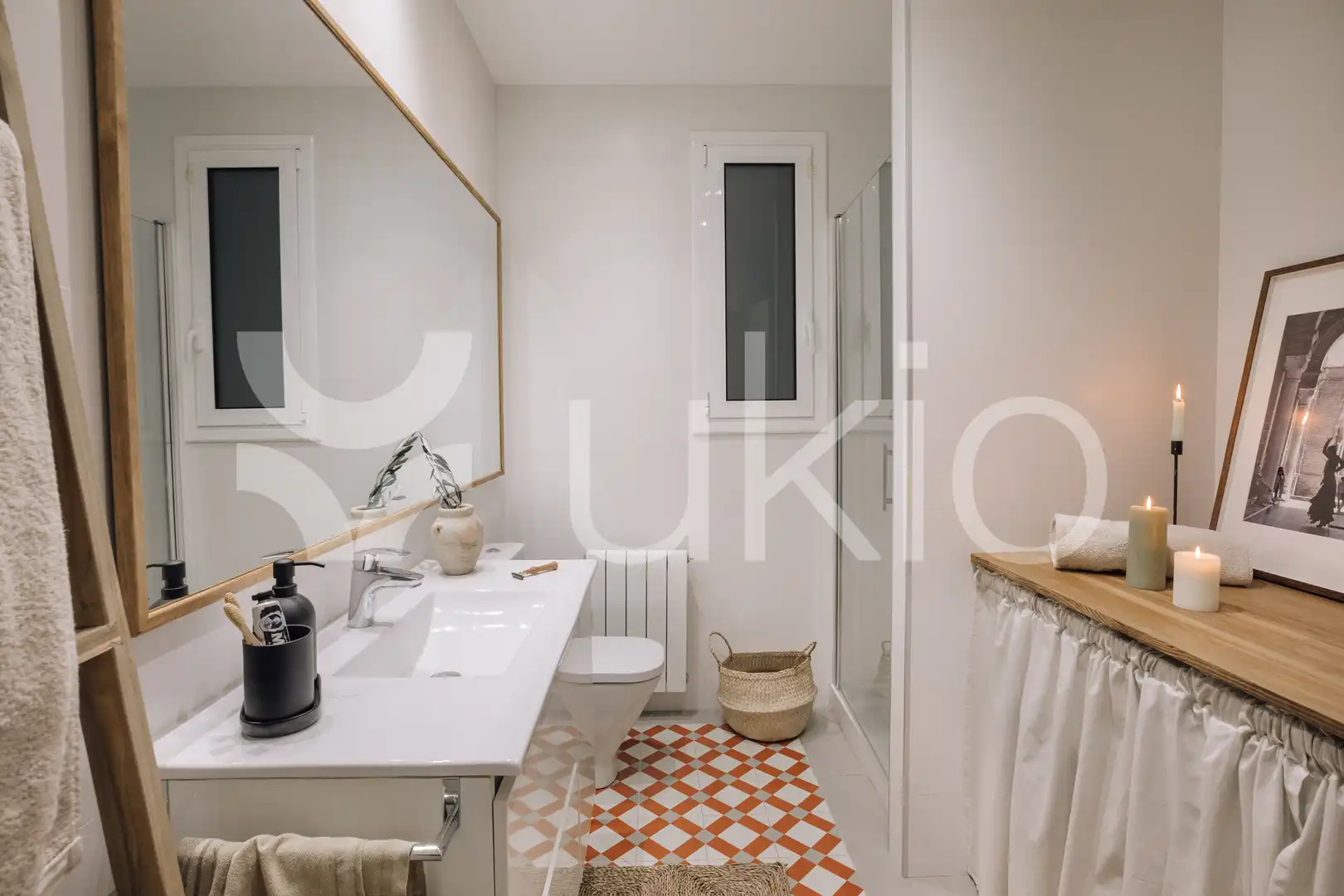 Bany de Apartament de lloguer en Barcelona amb Aire condicionat, Calefacció i Moblat