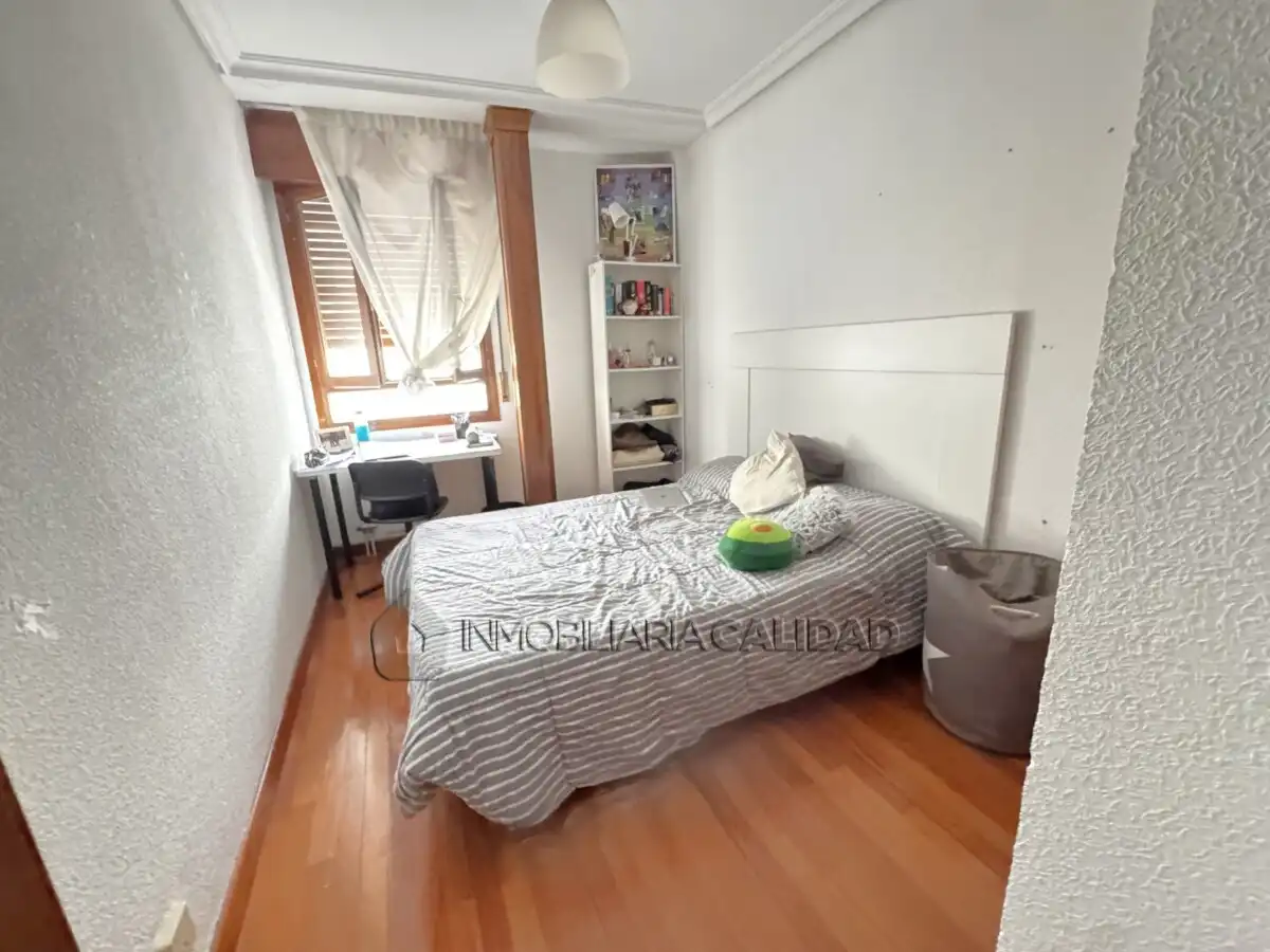 Habitación de Piso de alquiler en Burgos con Calefacción y Amueblado