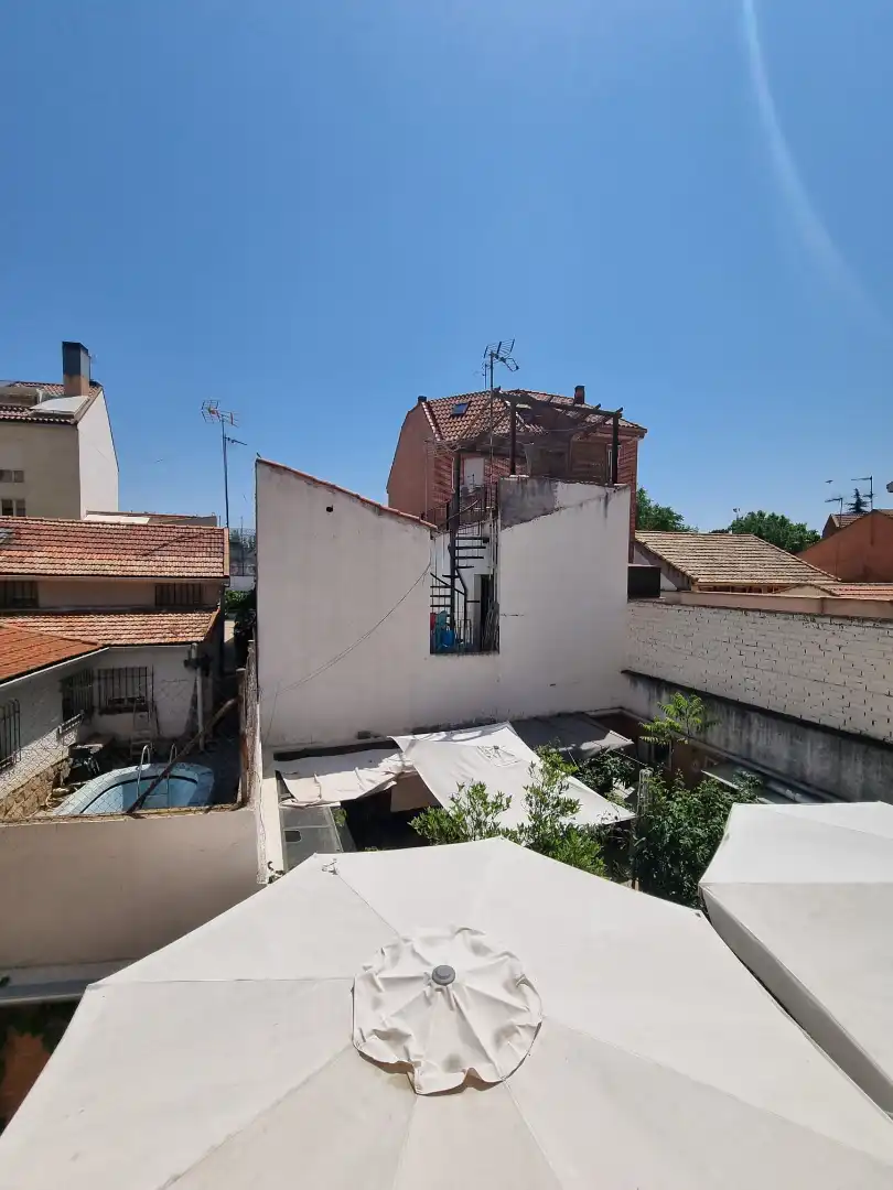 Vista exterior de Pis en venda en Madrid amb Calefacció i Balcó