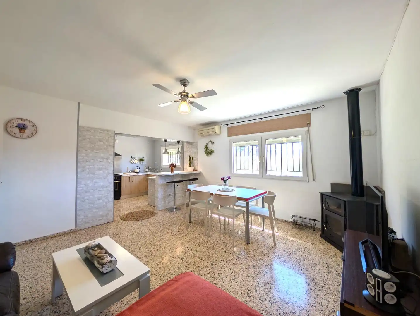 Kitchen of Houses for rent in Gaianes