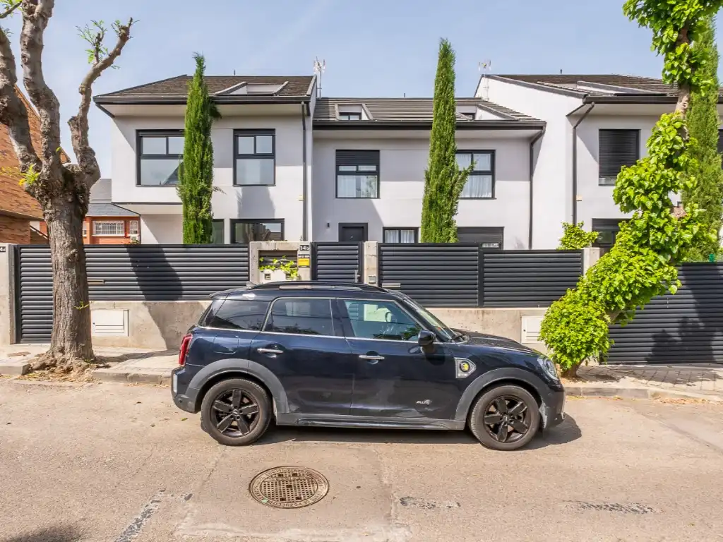 Exterior view of Houses for sale in Pozuelo de Alarcón