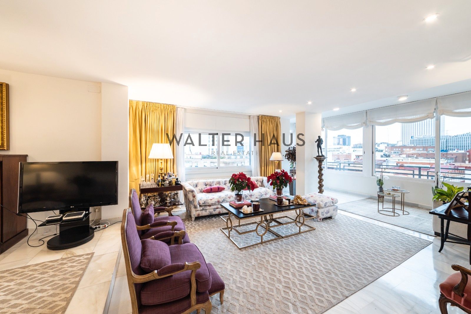 Sala d'estar de Dúplex en venda en  Madrid Capital amb Aire condicionat, Terrassa i Traster