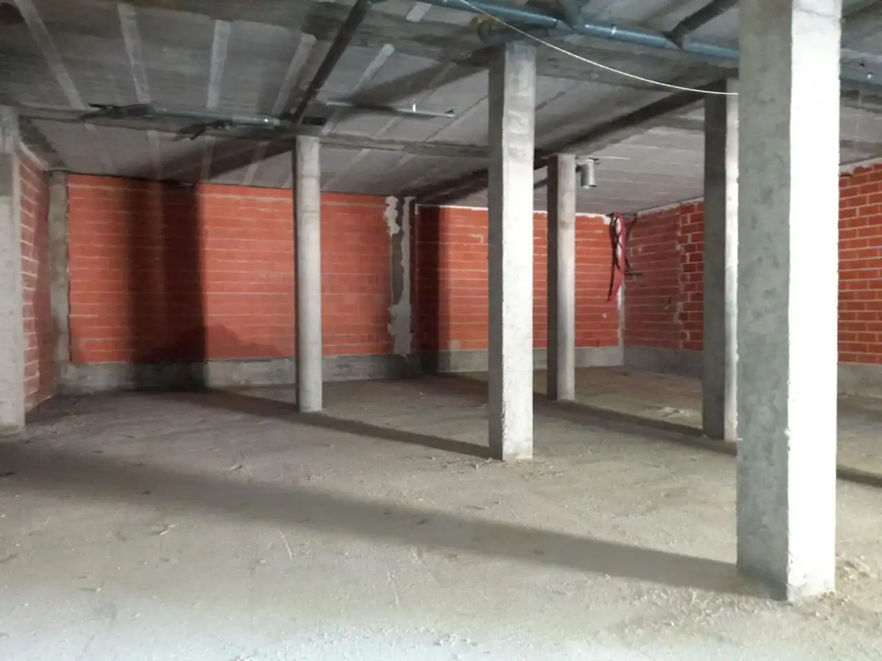 Business premises for sale in Avenida Emiliano Alonso Sanchez - Lombas
