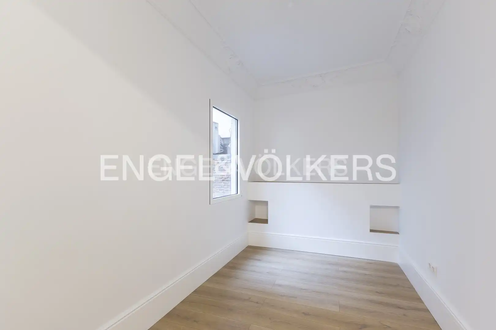 Flat for sale in Madrid  with Air Conditioner, Heating and Furnished
